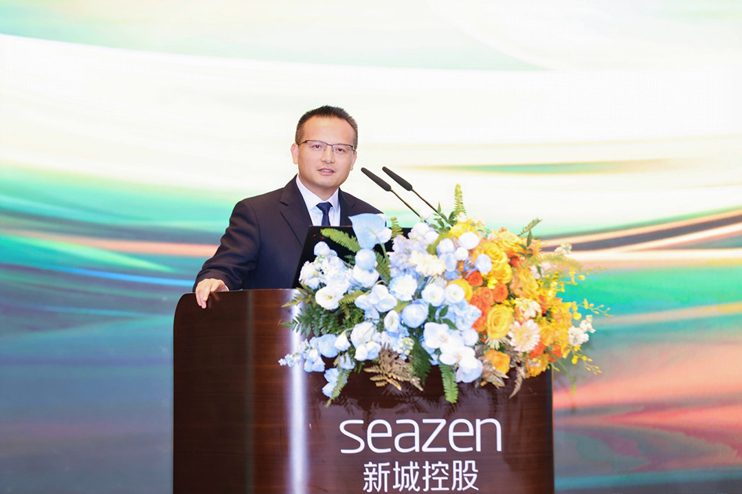 严总.jpg 严总.jpg